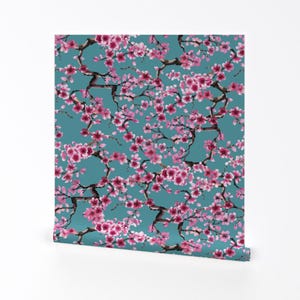 Japońska tapeta – Sakura Turquoise autorstwa Sveta Aho – Duża rolka samoprzylepnej tapety z motywem kwitnącej wiśni, zdejmowana, z motywem sadu, autorstwa Spoonflower zdjęcie 2