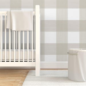Behang met buffelruitpatroon - Putty 6" Buffalo Plaid van Danika Herrick - Op maat bedrukte, verwijderbare, zelfklevende behangrol van Spoonflower afbeelding 6