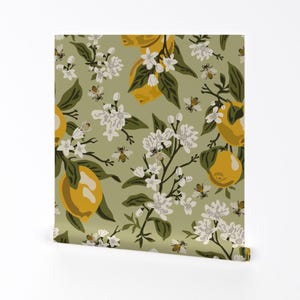 Carta da parati api - Api e limoni di Fernlesliestudio - Rotolo di carta da parati autoadesiva rimovibile verde giallo floreale primaverile di Spoonflower