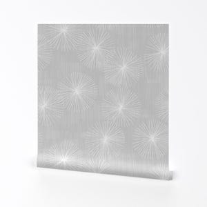 Carta da parati Dandelion - Dandelions grigio chiaro di Friztin - Rotolo di carta da parati autoadesiva rimovibile stampata personalizzata floreale grigia di Spoonflower