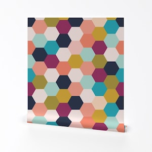 Papel tapiz hexagonal - Colores favoritos de Ivieclothco - Rollo de papel tapiz autoadhesivo extraíble con impresión personalizada en color menta coral de Spoonflower