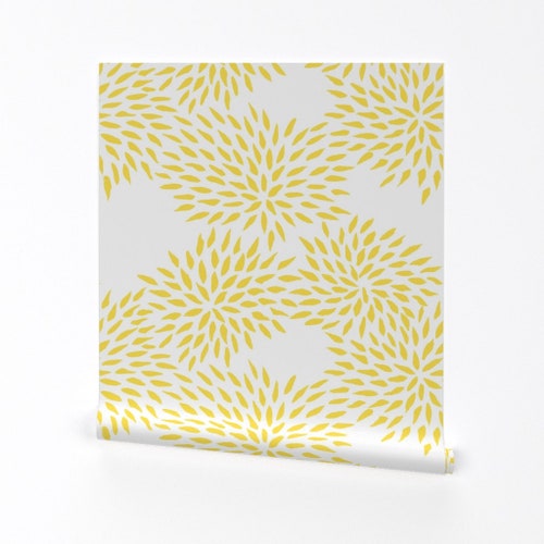 Papier peint floral jaune - Summer Mums by Domesticate - Rouleau de papier peint auto-adhésif amovible imprimé personnalisé en coton brillant par Spoonflower