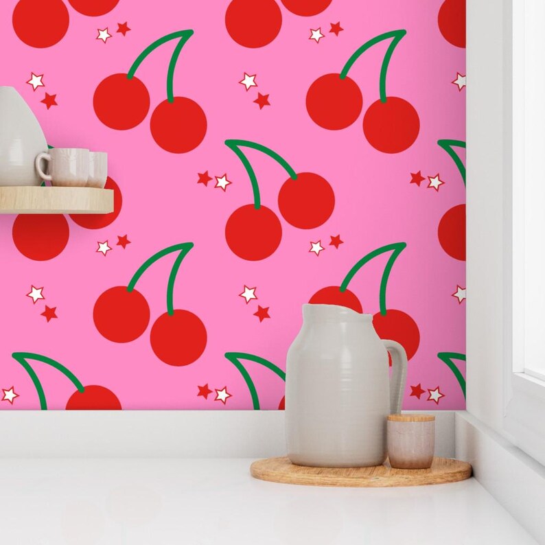 ピンクの壁紙 - Cherry Bomb by Circa78designs - Spoonflowerによるピンクのチェリー柄カスタムプリント剥がせる粘着壁紙ロール 画像 7