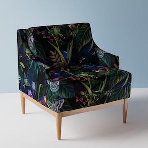 Möbeltyg med tropisk djungel - Tropiskt paradis av olgasoi007 - Maximalistiskt tyg med fjärilar, fåglar och stämningsfullt motiv, måttbeställt med Spoonflower