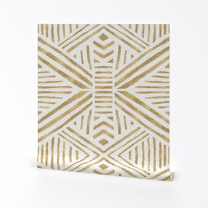 Papier peint moderne - Tribal géométrique doré par Crystal Walen - Rouleau de papier peint auto-adhésif amovible imprimé personnalisé abstrait par Spoonflower