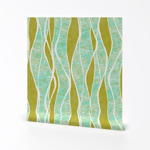 Mid Century Tapete - Swimlanes By Kadyson - Grün Aqua Blau Algen Ozean Vintage entfernbare selbstklebende Tapetenrolle von Spoonflower