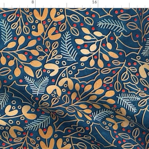 Könnte beinhalten: Ein nahtloses Muster mit einem sich wiederholenden Design aus goldenen und blauen stilisierten Blättern und Beeren auf einem dunkelblauen Hintergrund.
