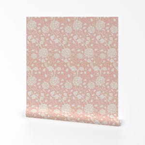 Carta da parati vintage - Wild Tulip Dauphine Gilt di Peacoquettedesigns - Rotolo di carta da parati autoadesiva rimovibile stampata personalizzata di Spoonflower