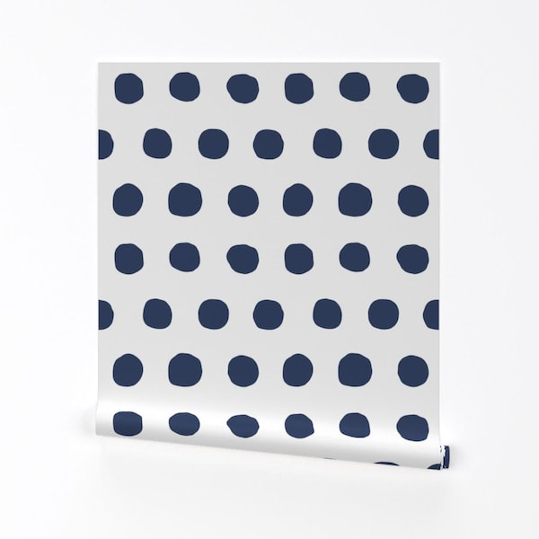 Papel pintado de lunares - Lunares gigantes en azul marino/blanco de Domesticate - Rollo de papel pintado autoadhesivo extraíble con impresión personalizada en azul marino de Spoonflower