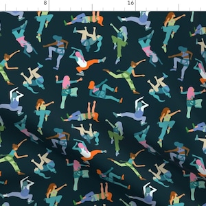 Peut inclure: Un motif sans couture représentant des silhouettes colorées de personnes faisant de l'escalade sur fond bleu foncé. Le motif est parfait pour le tissu, le papier peint ou le papier d'emballage.