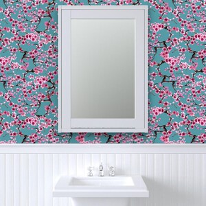 Japońska tapeta – Sakura Turquoise autorstwa Sveta Aho – Duża rolka samoprzylepnej tapety z motywem kwitnącej wiśni, zdejmowana, z motywem sadu, autorstwa Spoonflower zdjęcie 8