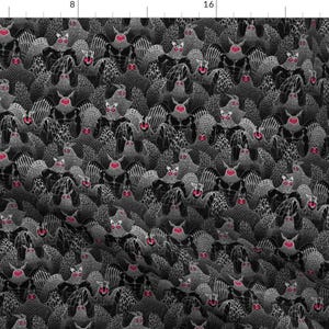 Puede incluir: Un patrón repetitivo de polillas estilizadas en tonos grises y negros, con pequeños acentos rosas en forma de corazón. El diseño presenta una variedad de texturas y patrones, creando una imagen visualmente compleja y detallada. El tema general es gótico y caprichoso.
