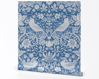 Papier peint William Morris - Strawberry Thief Blue par peacoquettedesigns - Papier peint amovible amovible Tudor bleu et blanc par Spoonflower