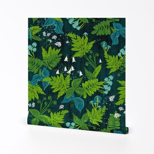 Carta da parati Nature - Magic Forest di Heatherdutton - Rotolo di carta da parati autoadesiva rimovibile stampata personalizzata verde blu Nature di Spoonflower