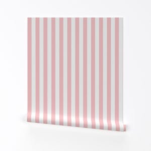 Gestreifte Tapete - Hellrosa Streifen By Thepinkhome - Rosa Individuell bedruckte, entfernbare, selbstklebende Tapetenrolle von Spoonflower Bild 2