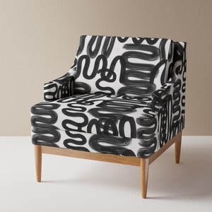 Tela de tapicería con garabatos de grafiti - Graffiti Squiggle de danika_herrick - Tela blanca y negra con gráficos llamativos cortada a medida con Spoonflower imagen 7