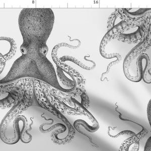 Peut inclure: Une illustration en noir et blanc d'une pieuvre à huit tentacules. La pieuvre est répétée en motif sur un fond blanc.