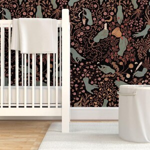 Papel de Parede com Estampa de Mãos - Suas Mãos Estão Frias, da Tanaudel - Estilo Romântico Floral Vitoriano Gótico, Removível e Autoadesivo, em Rolo, da Spoonflower imagem 6