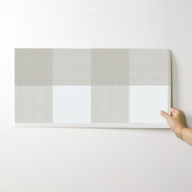 Behang met buffelruitpatroon - Putty 6" Buffalo Plaid van Danika Herrick - Op maat bedrukte, verwijderbare, zelfklevende behangrol van Spoonflower afbeelding 9