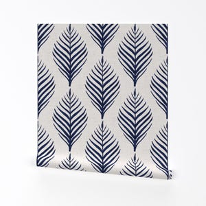 Marineblau Abnehmbare Tapete zum Abziehen und Aufkleben - Floral Botanische Palme Tropisch - Wandkunst - Leinen Palmwedel von michele_norris