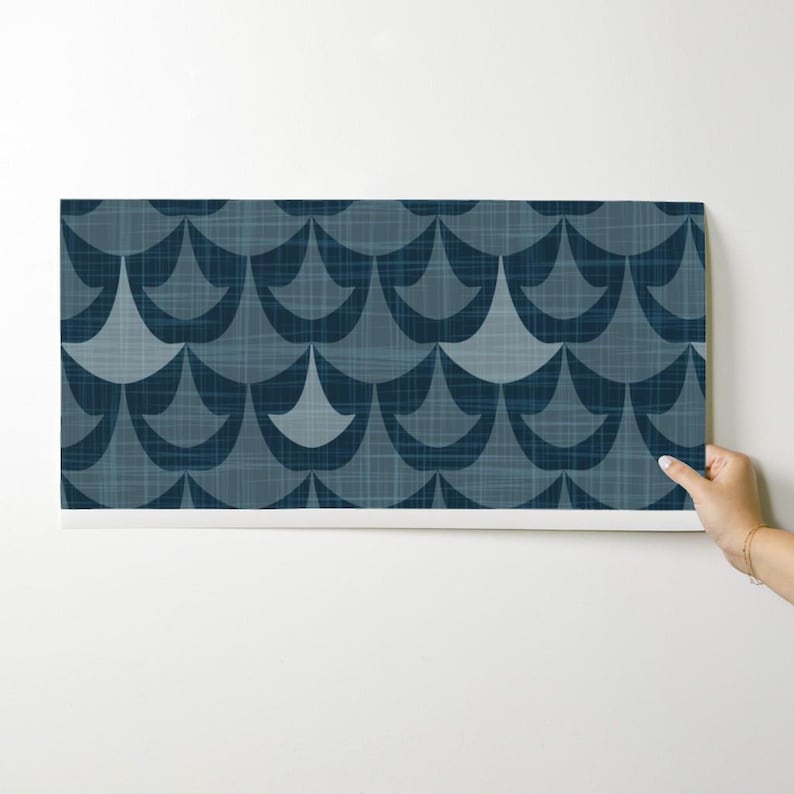 Carta da parati geometrica - Rhapsody - Blu di Heatherdutton - Rotolo di carta da parati autoadesiva rimovibile con stampa geometrica personalizzata di Spoonflower immagine 9