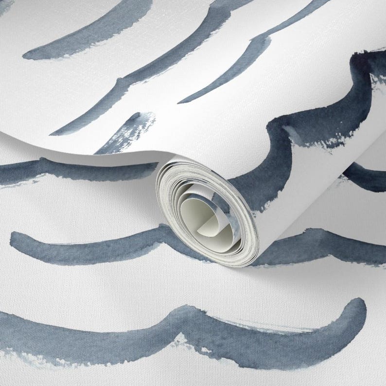Papel pintado náutico - Olas del océano de Anniemontgomerydesign - Papel pintado autoadhesivo removible con diseño de agua azul y blanca de Spoonflower. imagen 3