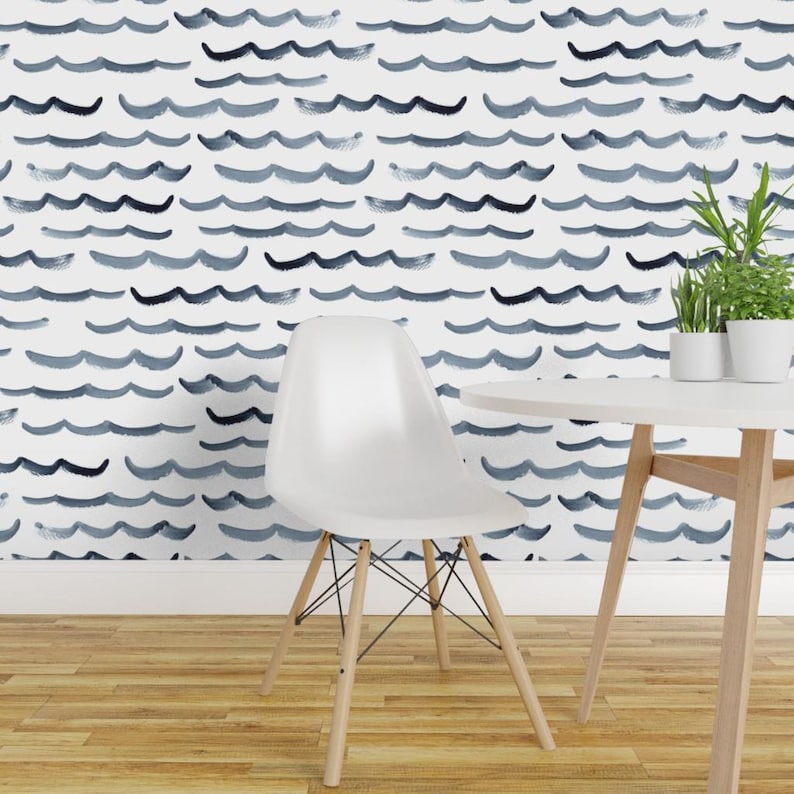 Papel pintado náutico - Olas del océano de Anniemontgomerydesign - Papel pintado autoadhesivo removible con diseño de agua azul y blanca de Spoonflower. imagen 1