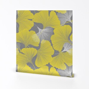 Gingko Tapete - Gelber Gingko Von Meliszawang - Gelb Graue Geblümte Japanische Blume Entfernbare selbstklebende Tapetenrolle von Spoonflower