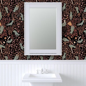 Papel de Parede com Estampa de Mãos - Suas Mãos Estão Frias, da Tanaudel - Estilo Romântico Floral Vitoriano Gótico, Removível e Autoadesivo, em Rolo, da Spoonflower imagem 8