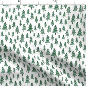 Peut inclure: Un fond blanc avec un motif répétitif de sapins verts dessinés à la main. Les arbres sont tous de la même taille et de la même forme, et ils sont disposés en quinconce.