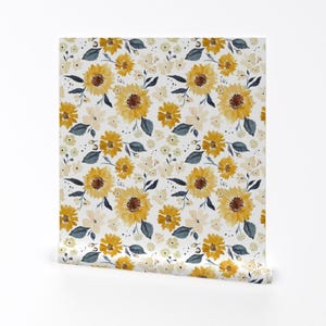 Papier peint tournesol - Tournesols et crème par Indybloomdesign - Rouleau de papier peint auto-adhésif amovible fleurs crème jaune par Spoonflower