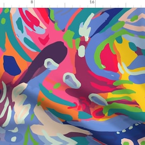 Op de afbeelding: Abstracte kunstprint met een kleurrijk, wervelend patroon in tinten blauw, groen, geel, roze, oranje en paars. Het ontwerp doet denken aan een caleidoscoop of een glas-in-loodraam.