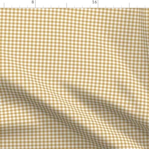 Könnte beinhalten: Ein beige-weißes Gingham-Gewebe mit einem dezenten Diagonalmuster. Der Stoff ist mit einem kleinen Karomuster gewebt.