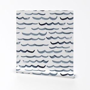 Papel pintado náutico - Olas del océano de Anniemontgomerydesign - Papel pintado autoadhesivo removible con diseño de agua azul y blanca de Spoonflower. imagen 2