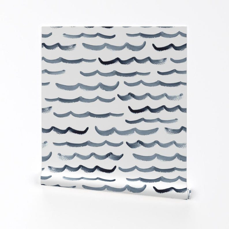Papel pintado náutico - Olas del océano de Anniemontgomerydesign - Papel pintado autoadhesivo removible con diseño de agua azul y blanca de Spoonflower. imagen 2