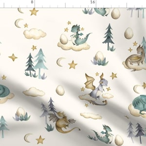 Babydrachenstoff - Kleine Babydrachen von delish_designs - Skurriler, süßer, fröhlicher, fröhlicher, beige-blauer Stoff, Massenware von Spoonflower
