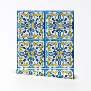 Carta da parati spagnola - Spanishtile di Gaiamarfurt - Rotolo di carta da parati autoadesiva rimovibile con stampa personalizzata, piastrelle blu gialle bianche di Spoonflower