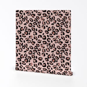 Papier peint léopard - Leopard Rose By Paper And Frill - Rouleau de papier peint auto-adhésif amovible à imprimé animal tendance girly guépard par Spoonflower