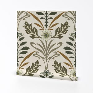 Jugendstil Tapete - Großes elfenbeinfarbenes Blumenmuster von Fernlesliestudio - Grün Beige Botanische Abnehmbare, selbstklebende Tapetenrolle von Spoonflower