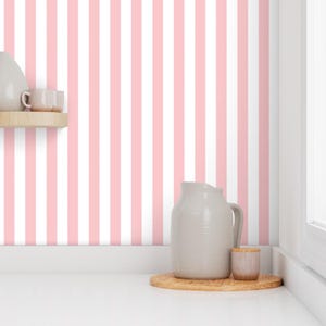 Gestreifte Tapete - Hellrosa Streifen By Thepinkhome - Rosa Individuell bedruckte, entfernbare, selbstklebende Tapetenrolle von Spoonflower Bild 7