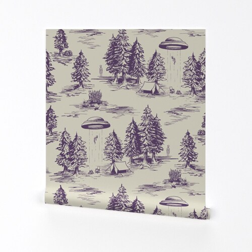 Papel pintado Alien Toile - Alien Abduction Toile de somecallmebeth - Papel pintado despegable y adhesivo de gran tamaño en color beige y morado de Spoonflower