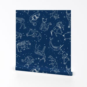 Carta da parati Constellations - Animali geometrici Cielo notturno Blu navy di Andrea Lauren - Rotolo di carta da parati autoadesiva rimovibile personalizzato di Spoonflower