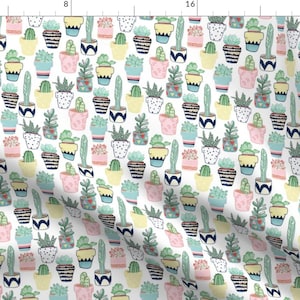 Puede incluir: Un patrón sin costuras que presenta una variedad de suculentas en macetas de diferentes colores y patrones. Las suculentas están dibujadas en un estilo simple de dibujos animados y están dispuestas en un patrón repetitivo sobre un fondo blanco.