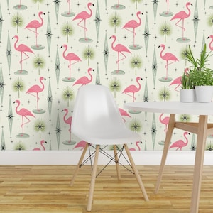 Pink Flamingos Wallpaper - Atomic Flamingo Von Studioxtine - Retro Individuell bedruckte, entfernbare selbstklebende Tapetenrolle von Spoonflower Bild 1