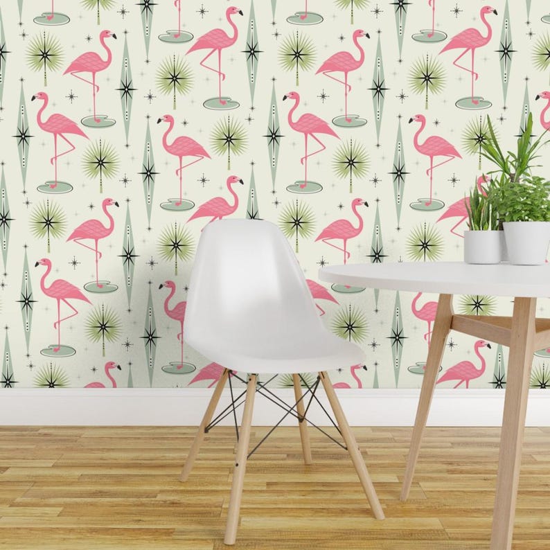 Pink Flamingos Wallpaper - Atomic Flamingo Von Studioxtine - Retro Individuell bedruckte, entfernbare selbstklebende Tapetenrolle von Spoonflower Bild 1