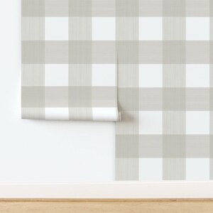 Behang met buffelruitpatroon - Putty 6" Buffalo Plaid van Danika Herrick - Op maat bedrukte, verwijderbare, zelfklevende behangrol van Spoonflower afbeelding 4