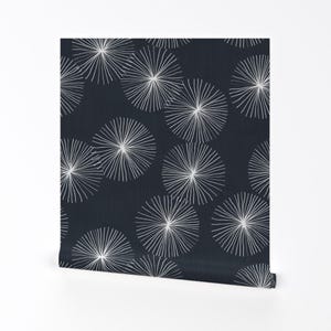 Carta da parati moderna Dandelions - Dandelions Navy Black di Friztin - Rotolo di carta da parati autoadesiva rimovibile stampata personalizzata retrò di Spoonflower