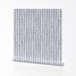 Behang met getrokken bladeren - verticale blauwe kronkels van Daily Miracles - blauwe en witte verwijderbare zelfklevende behangrol van Spoonflower