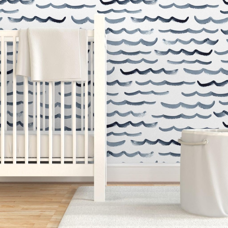 Papel pintado náutico - Olas del océano de Anniemontgomerydesign - Papel pintado autoadhesivo removible con diseño de agua azul y blanca de Spoonflower. imagen 6