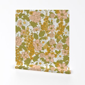Retro Floral Tapete - Vintage Muted Floral Von Samswhurld - Grün Orange Rosa Blume Entfernbare selbstklebende Tapetenrolle von Spoonflower